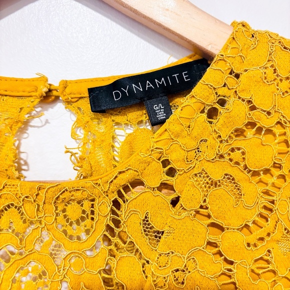 DYNAMITE Yellow romper with floral lace and open back - Picture 6 of 9